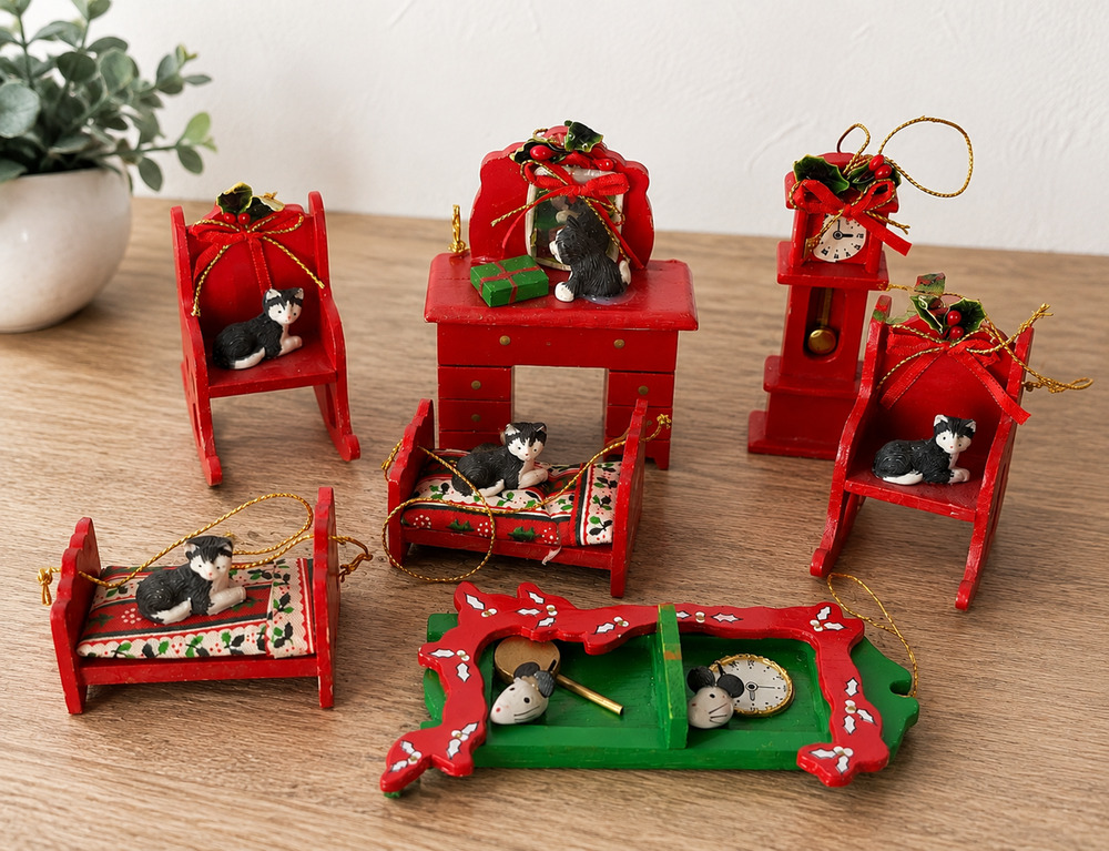 Christmas Cat Miniature Furniture Ornaments Lot of 7 Beds Chairs Clock Mice